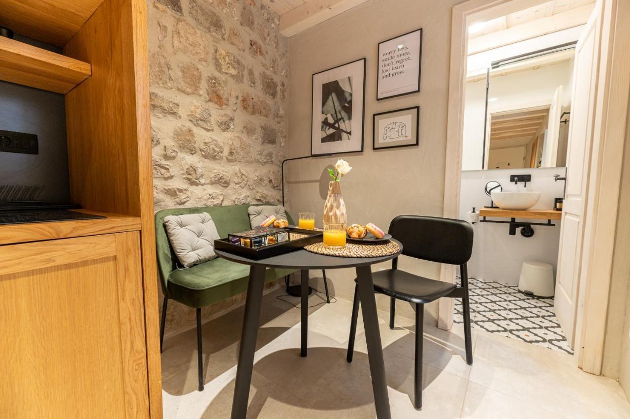 Superior 1 Bedroom Apartment Gabriela Next To Buza Beach Дубровник Екстериор снимка