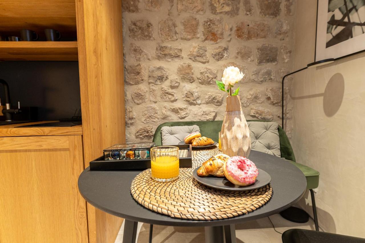 Superior 1 Bedroom Apartment Gabriela Next To Buza Beach Дубровник Екстериор снимка